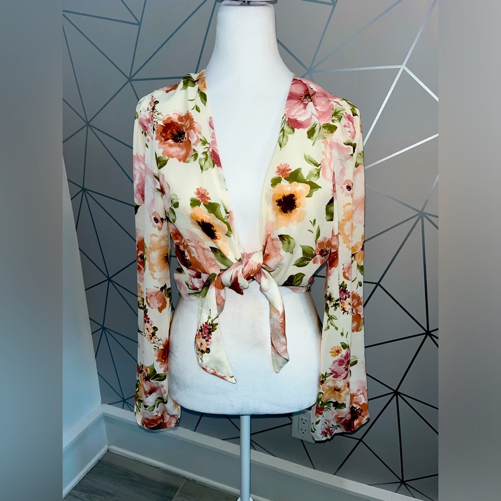 Ivory multicolored Floral Top. NWT. Size M